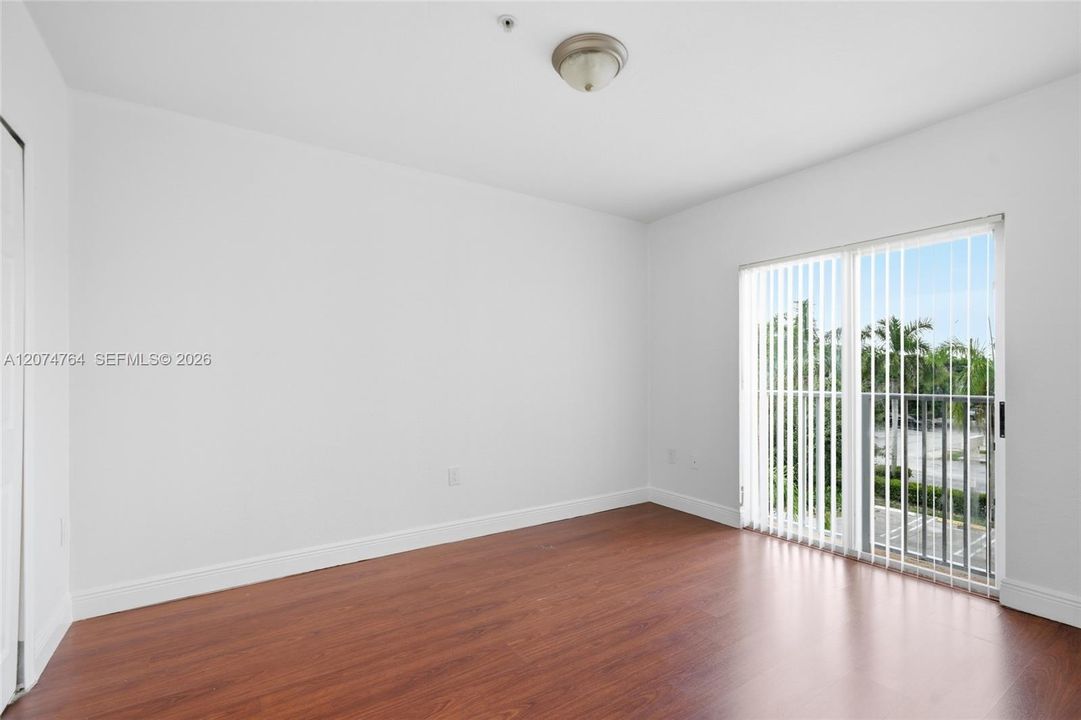 For Rent: $1,750 (1 beds, 1 baths, 746 Square Feet)
