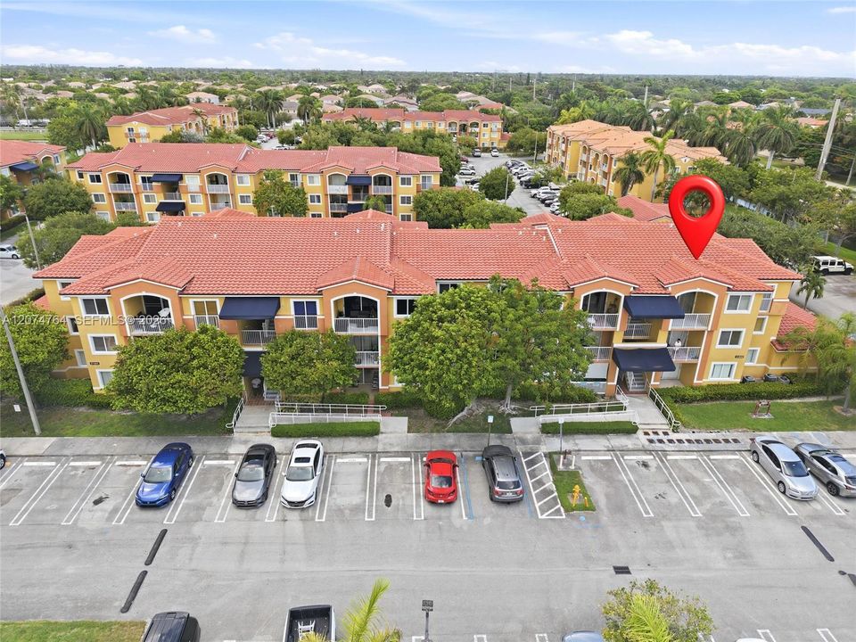 For Rent: $1,750 (1 beds, 1 baths, 746 Square Feet)