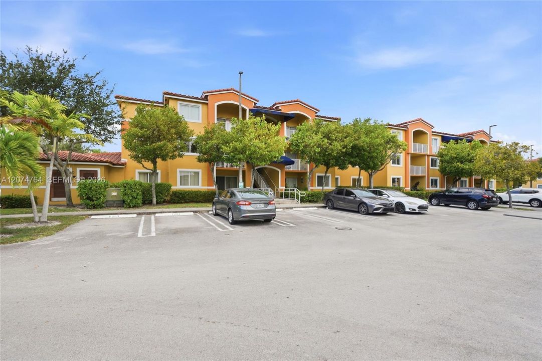 For Rent: $1,750 (1 beds, 1 baths, 746 Square Feet)