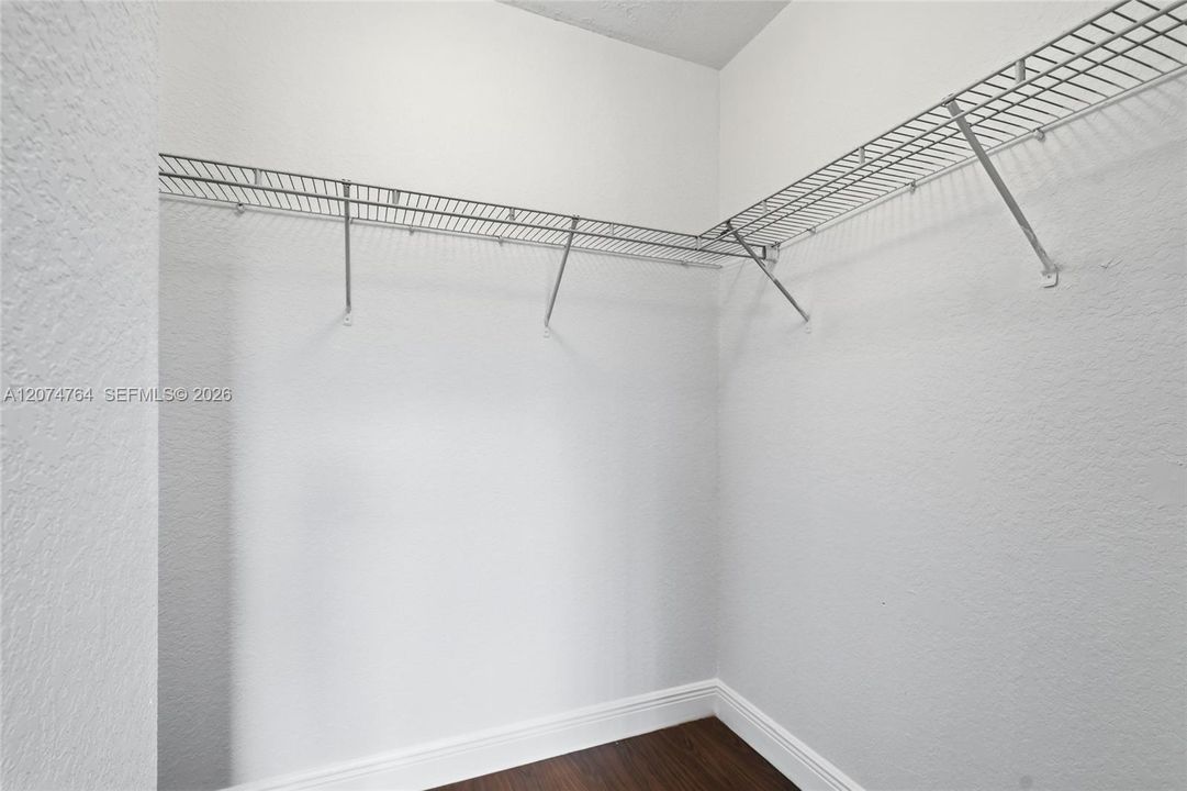 For Rent: $1,750 (1 beds, 1 baths, 746 Square Feet)