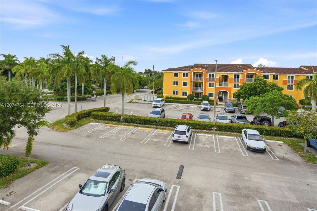 For Rent: $1,750 (1 beds, 1 baths, 746 Square Feet)