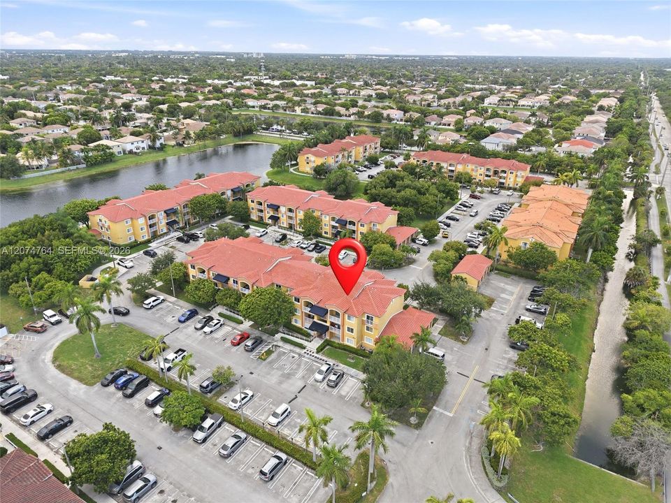 For Rent: $1,750 (1 beds, 1 baths, 746 Square Feet)
