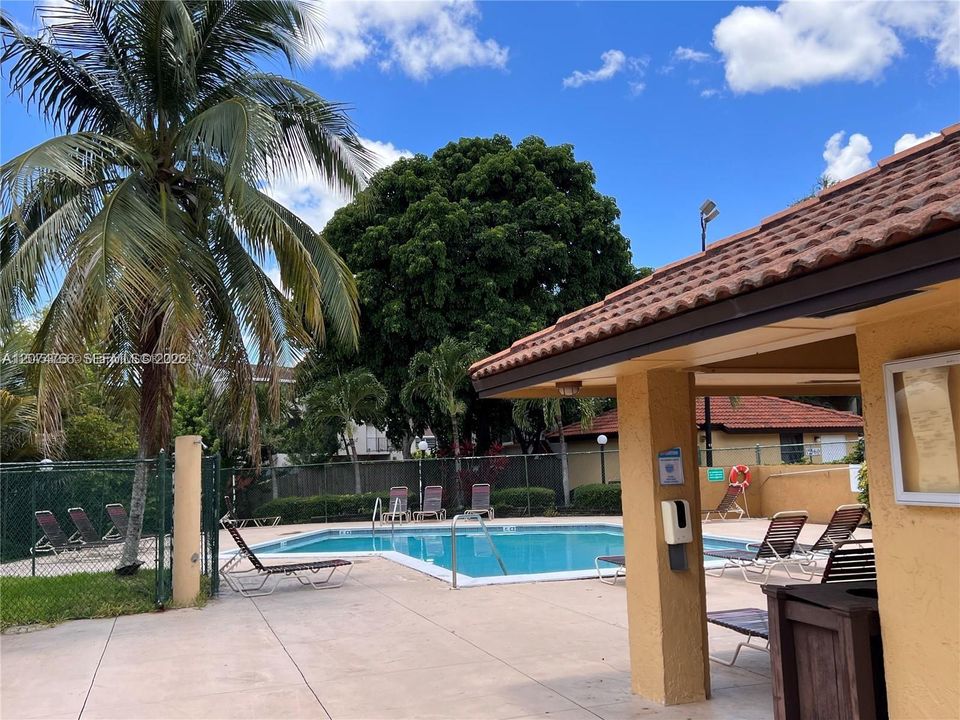 For Rent: $2,300 (2 beds, 2 baths, 896 Square Feet)