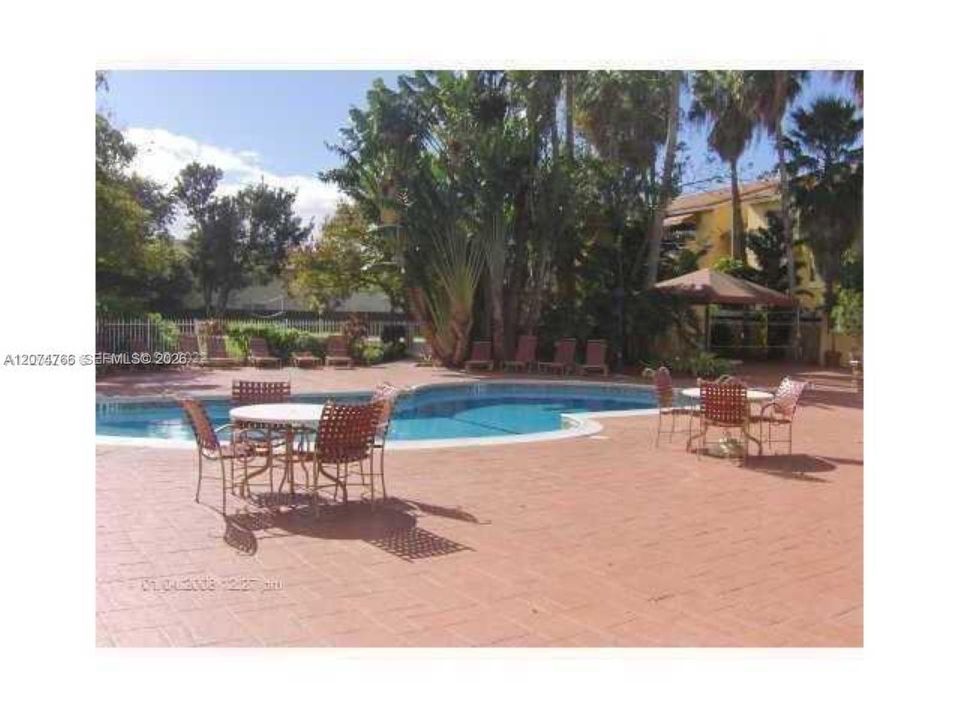For Rent: $2,300 (2 beds, 2 baths, 896 Square Feet)