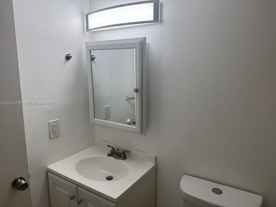 For Rent: $2,300 (2 beds, 2 baths, 896 Square Feet)