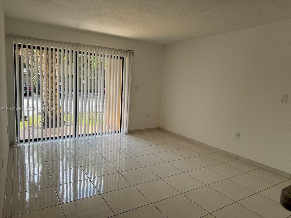 For Rent: $2,300 (2 beds, 2 baths, 896 Square Feet)