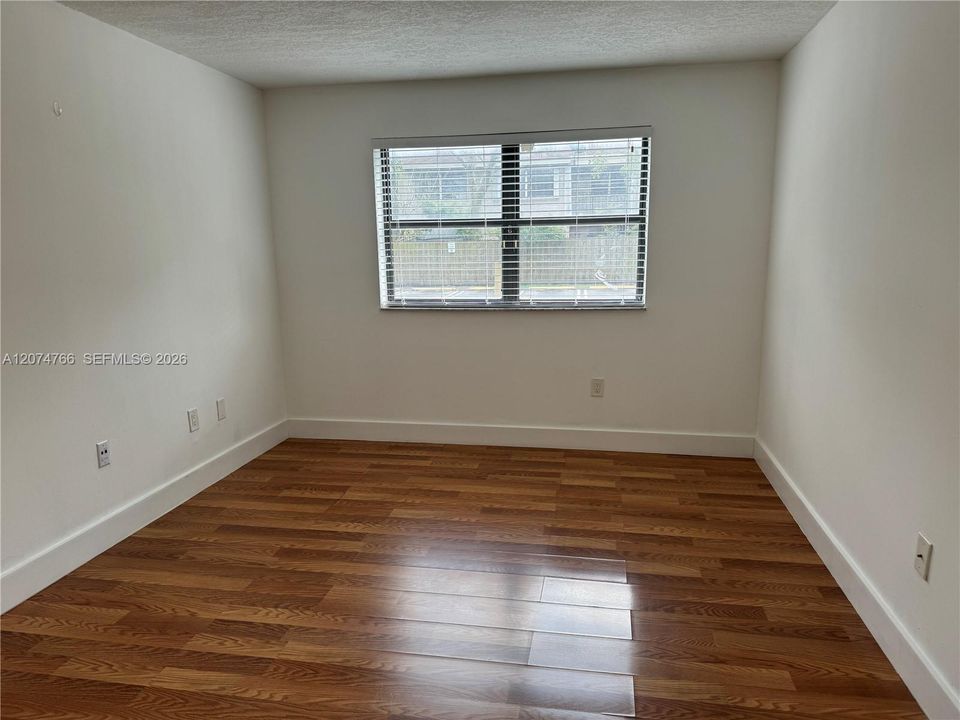 For Rent: $2,300 (2 beds, 2 baths, 896 Square Feet)