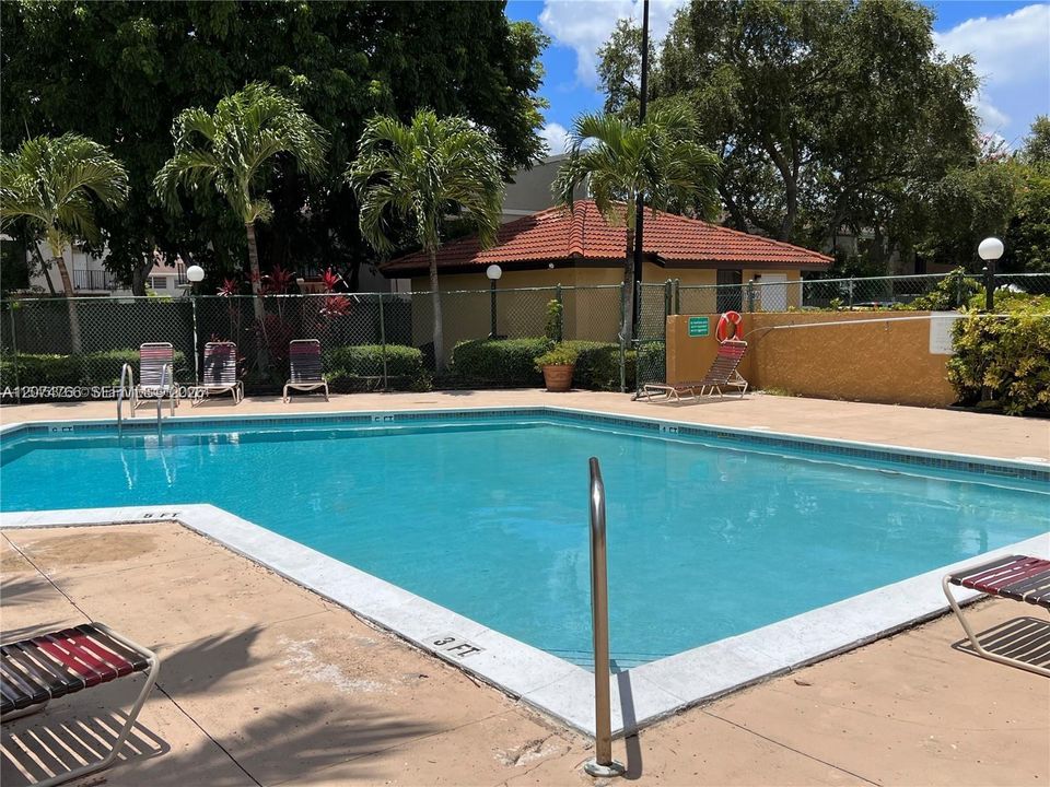 For Rent: $2,300 (2 beds, 2 baths, 896 Square Feet)