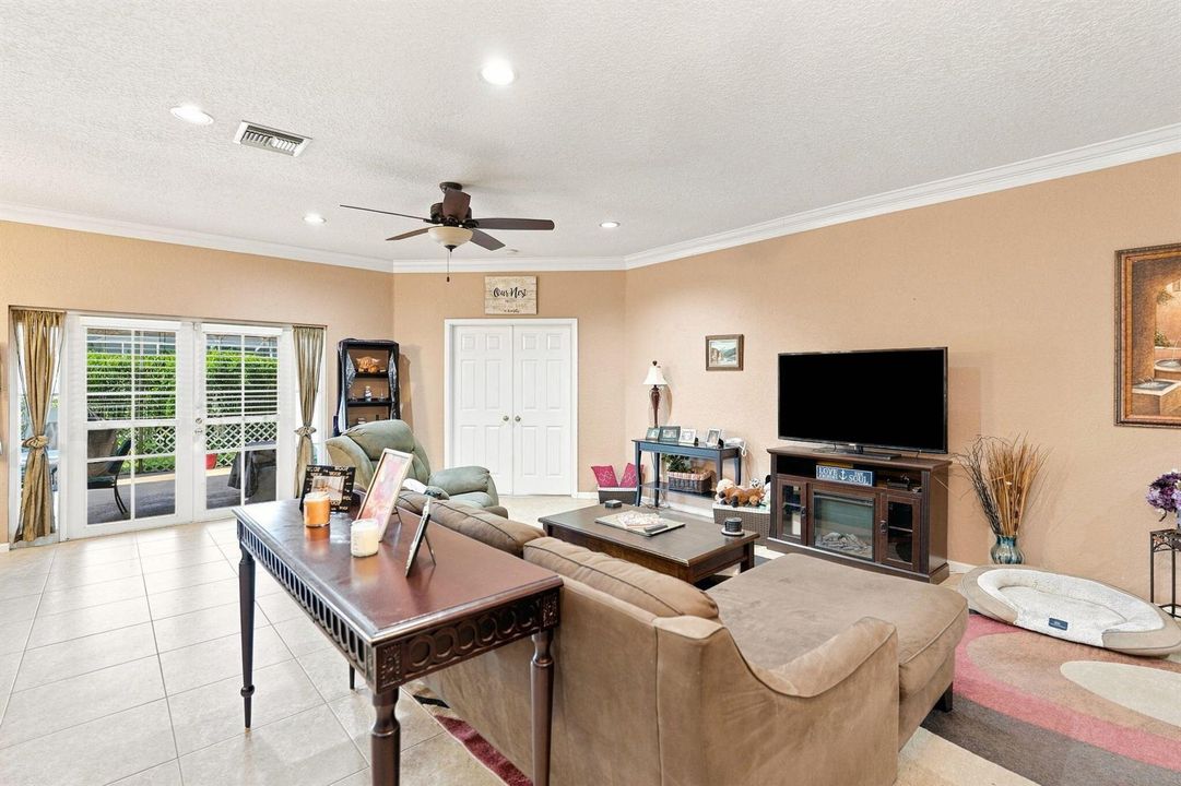 11-web-or-mls-DSC04982_with_tv