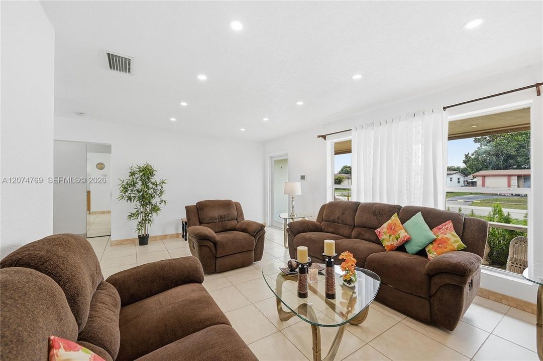 En Venta: $524,900 (3 camas, 2 baños, 1537 Pies cuadrados)