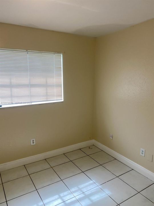For Rent: $2,275 (3 beds, 1 baths, 1012 Square Feet)