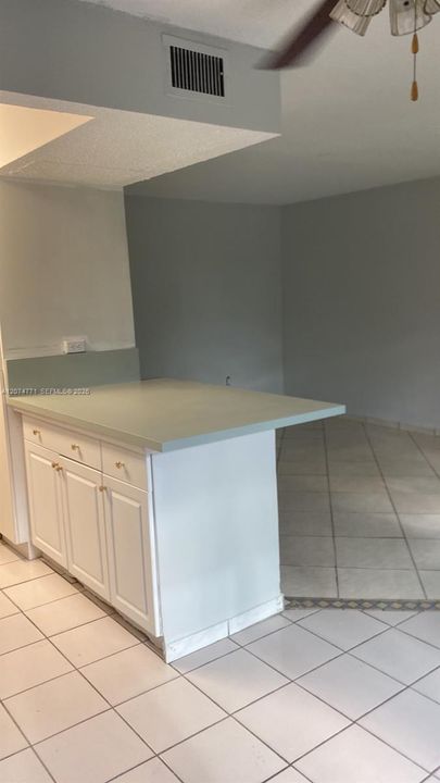 For Sale: $249,500 (2 beds, 1 baths, 777 Square Feet)