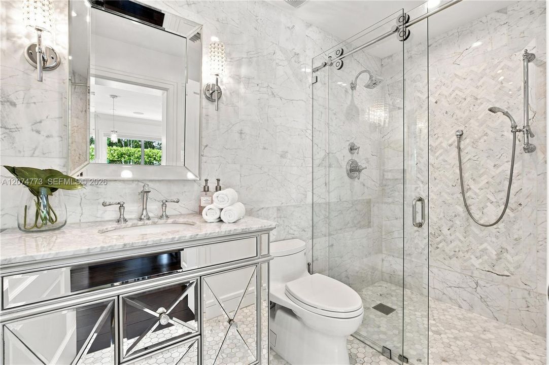 En Venta: $3,495,000 (3 camas, 3 baños, 2337 Pies cuadrados)