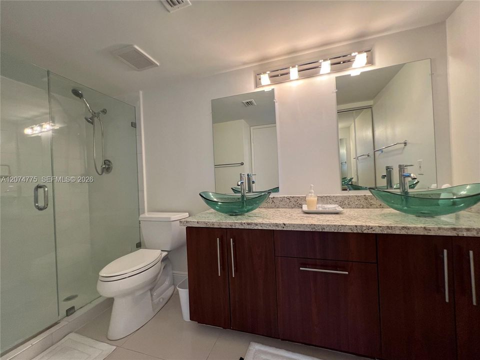 For Sale: $400,000 (3 beds, 2 baths, 1302 Square Feet)