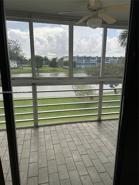 For Rent: $1,800 (2 beds, 2 baths, 896 Square Feet)