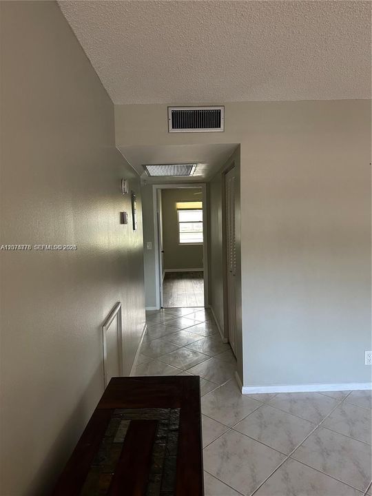 For Rent: $1,800 (2 beds, 2 baths, 896 Square Feet)