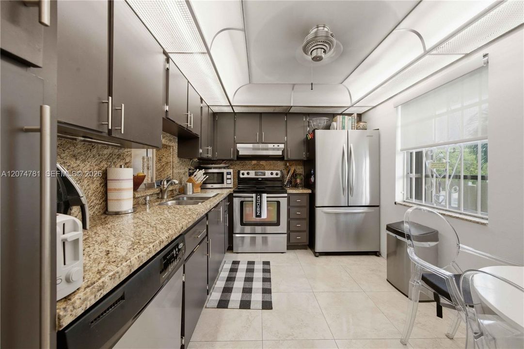 For Sale: $245,000 (2 beds, 2 baths, 1190 Square Feet)