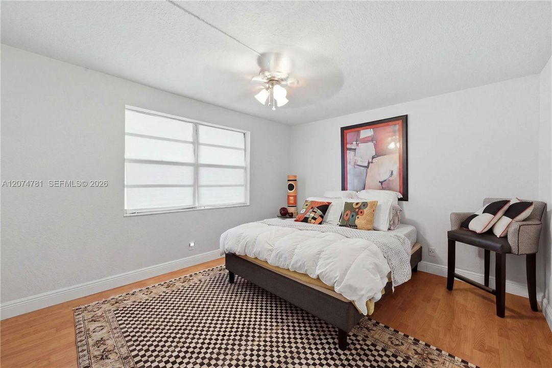 For Sale: $245,000 (2 beds, 2 baths, 1190 Square Feet)