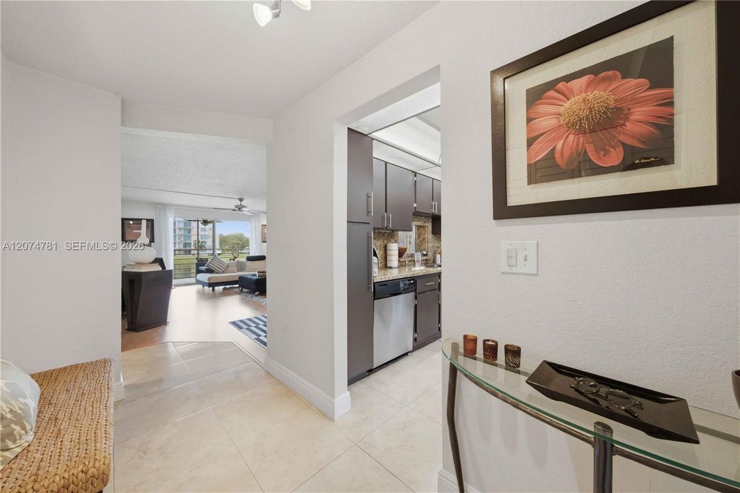 For Sale: $245,000 (2 beds, 2 baths, 1190 Square Feet)