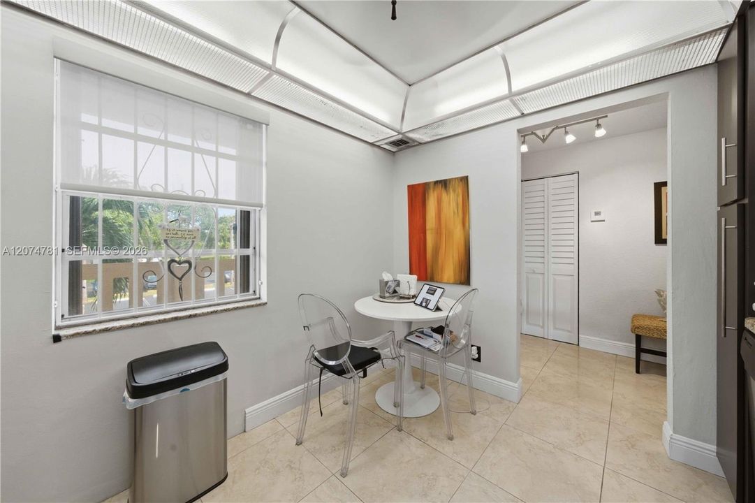 For Sale: $245,000 (2 beds, 2 baths, 1190 Square Feet)