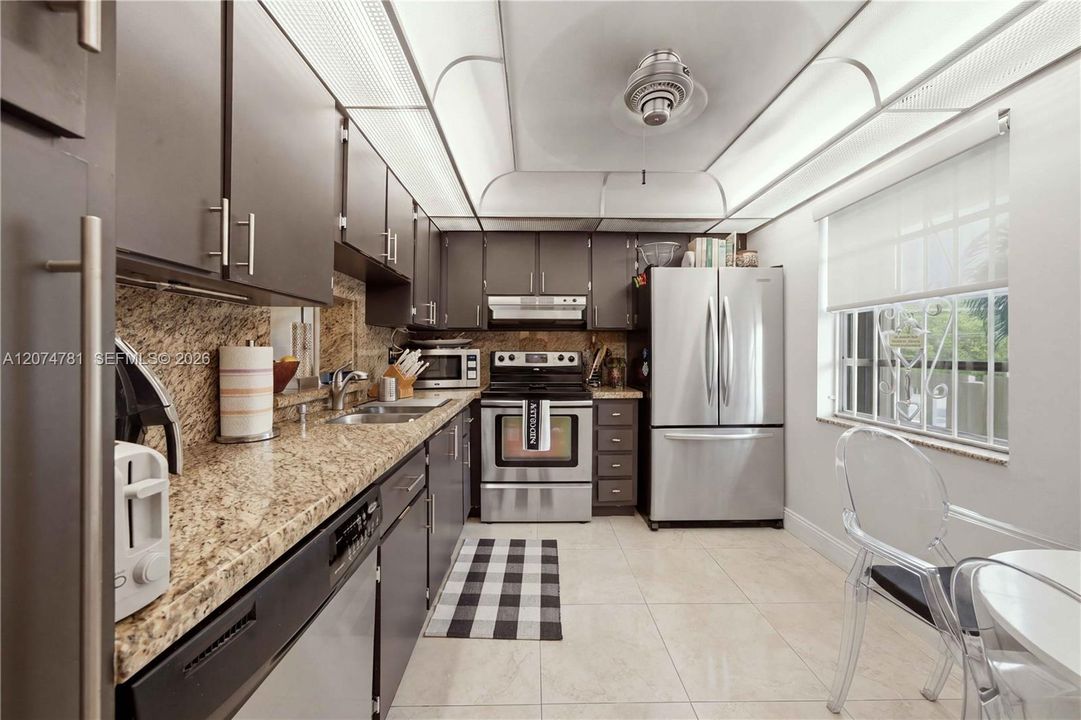 For Sale: $245,000 (2 beds, 2 baths, 1190 Square Feet)