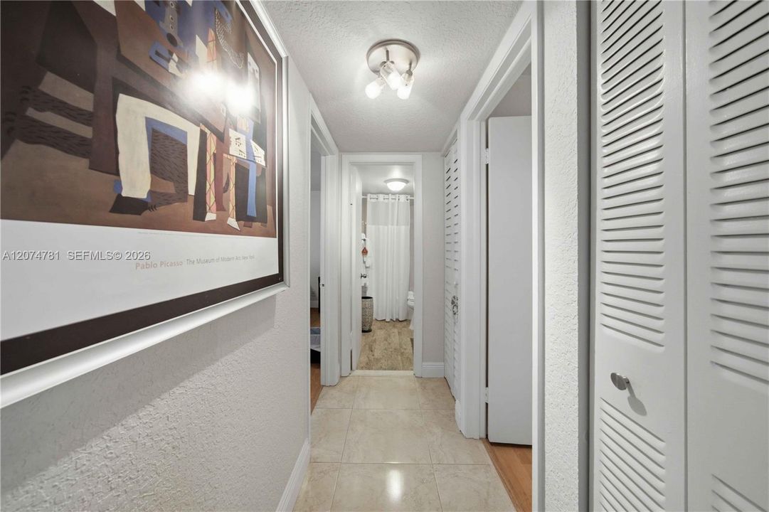 For Sale: $245,000 (2 beds, 2 baths, 1190 Square Feet)