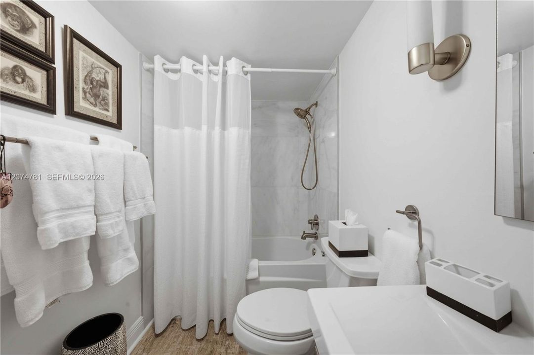 For Sale: $245,000 (2 beds, 2 baths, 1190 Square Feet)