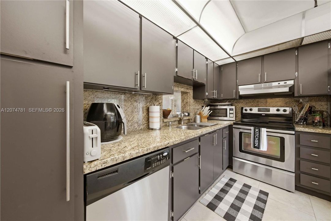 For Sale: $245,000 (2 beds, 2 baths, 1190 Square Feet)