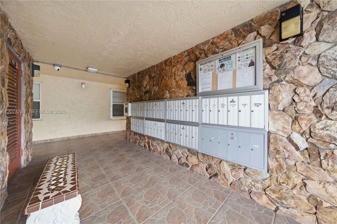 For Sale: $245,000 (2 beds, 2 baths, 1190 Square Feet)