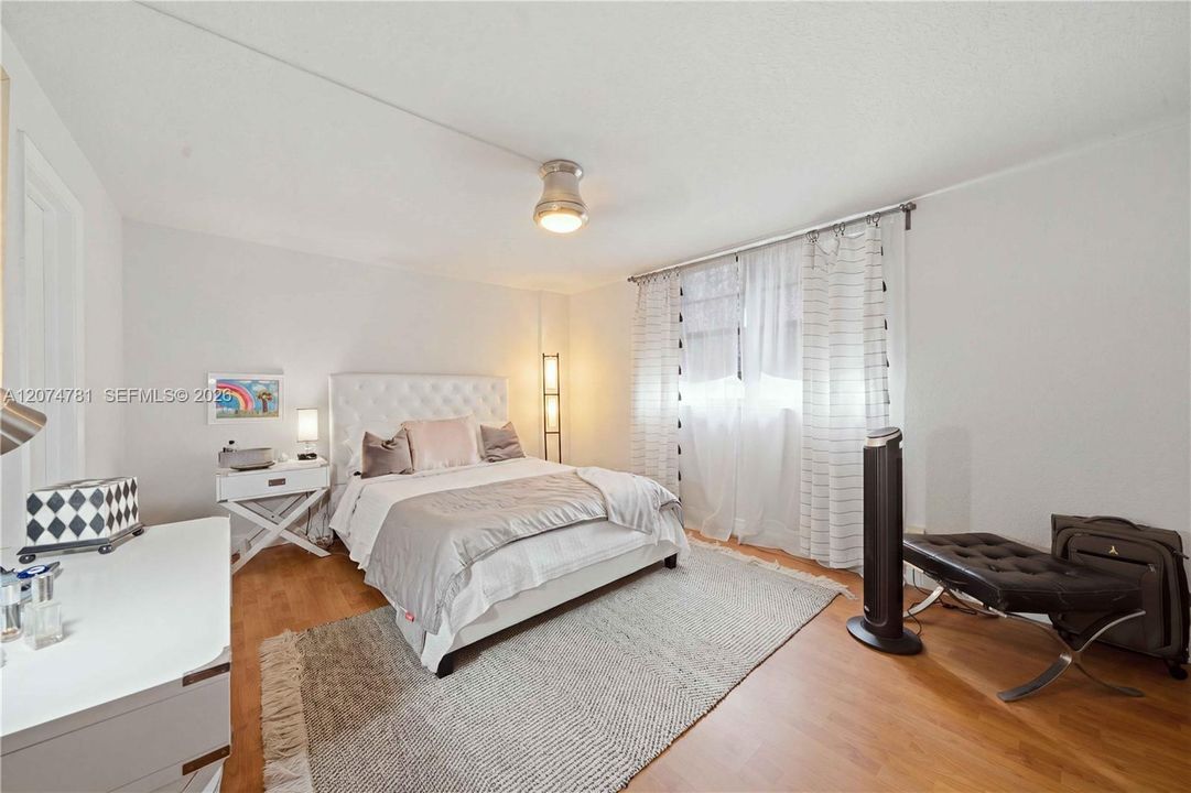 For Sale: $245,000 (2 beds, 2 baths, 1190 Square Feet)