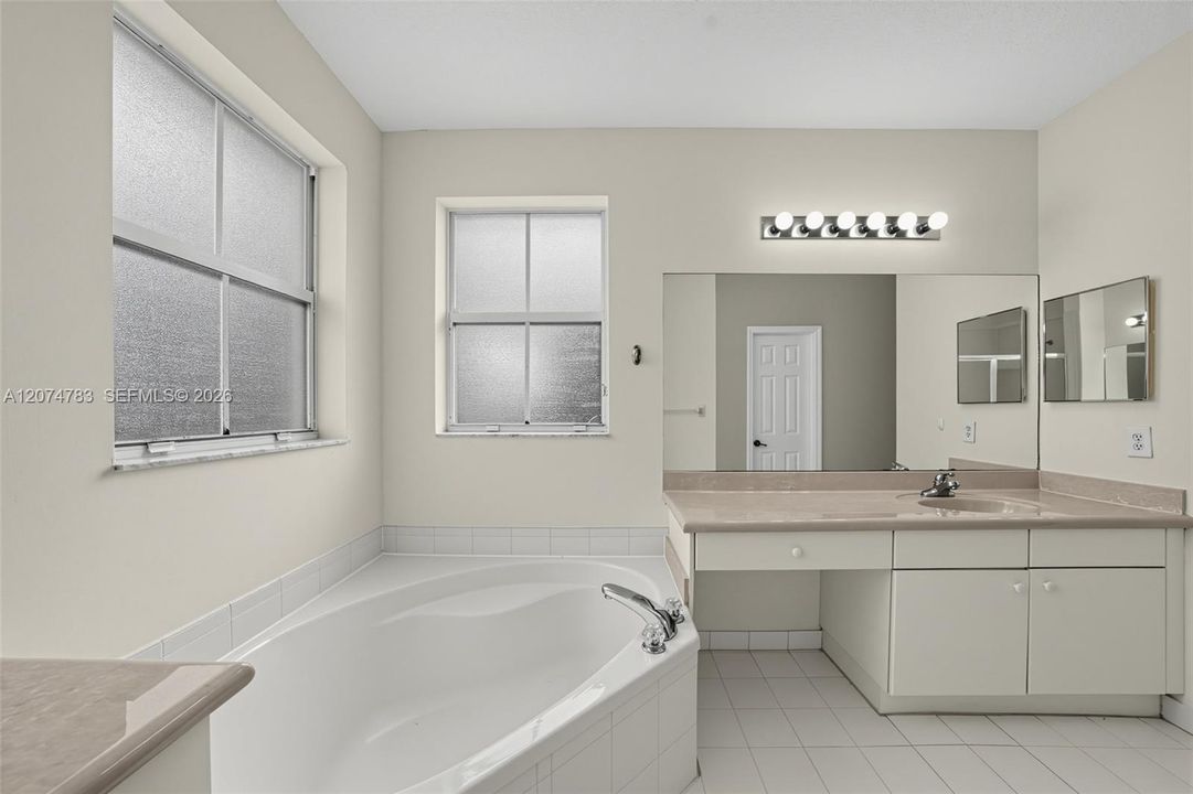 Active With Contract: $729,900 (3 beds, 3 baths, 2911 Square Feet)