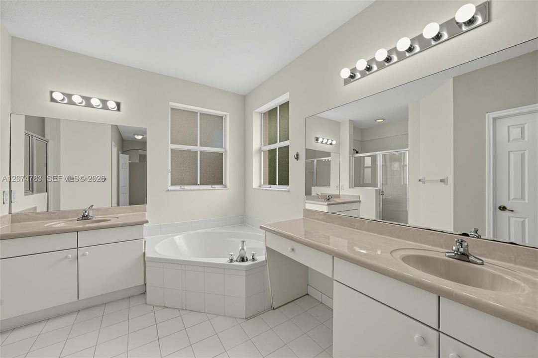 Active With Contract: $729,900 (3 beds, 3 baths, 2911 Square Feet)