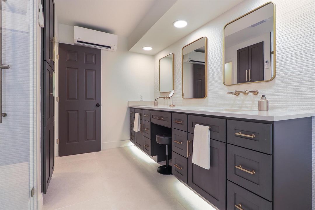24-Master Bathroom