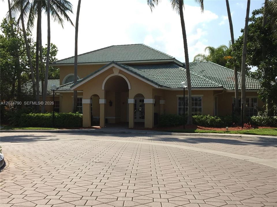 For Sale: $179,000 (2 beds, 1 baths, 1035 Square Feet)