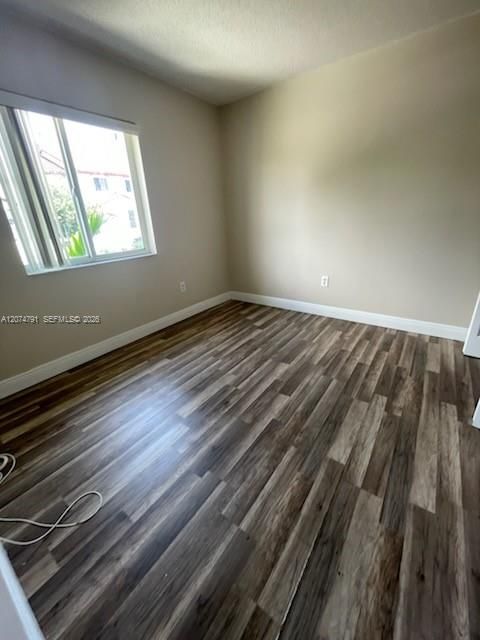 For Rent: $2,295 (3 beds, 2 baths, 1229 Square Feet)