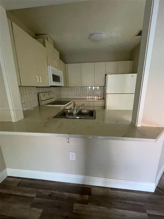 For Rent: $2,295 (3 beds, 2 baths, 1229 Square Feet)