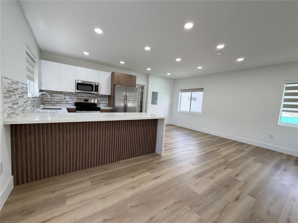 For Rent: $2,000 (1 beds, 1 baths, 0 Square Feet)