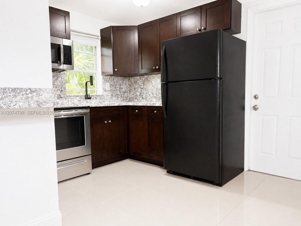 В аренду: $1,550 (1 спален, 1 ванн, 764 Квадратных фут)