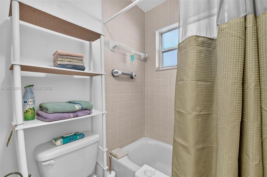 На продажу: $125,000 (1 спален, 1 ванн, 994 Квадратных фут)