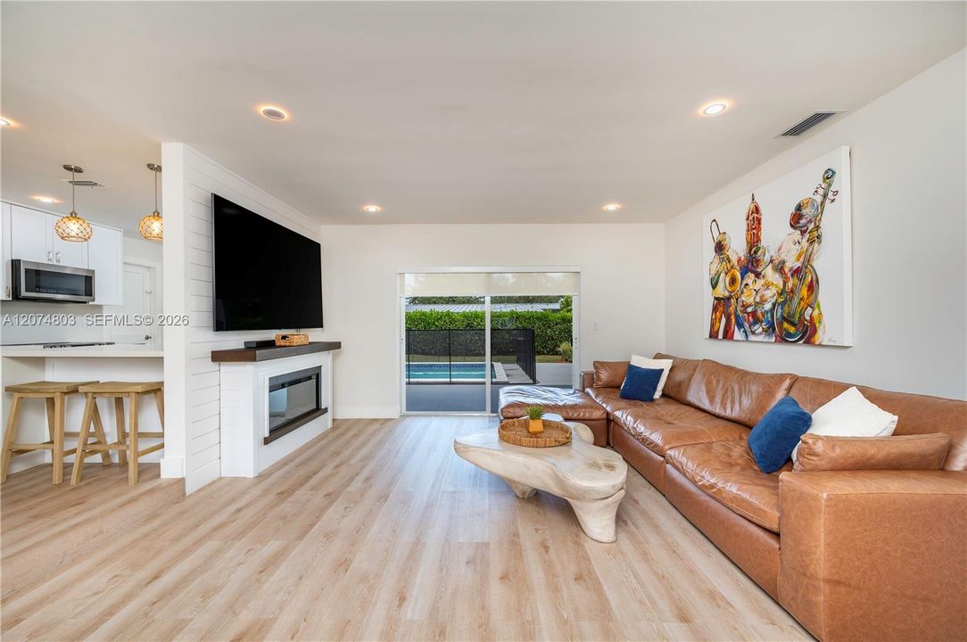 For Sale: $875,000 (3 beds, 2 baths, 1707 Square Feet)