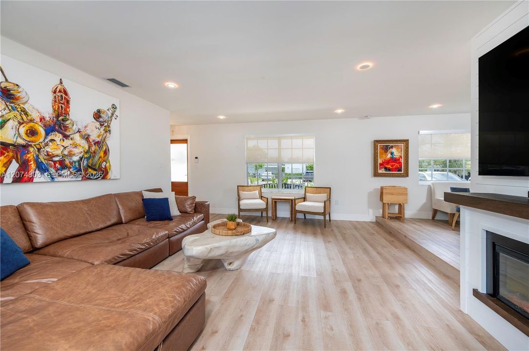 For Sale: $875,000 (3 beds, 2 baths, 1707 Square Feet)