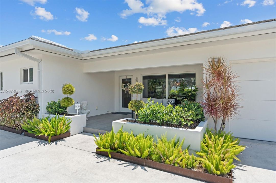 For Sale: $3,390,000 (3 beds, 2 baths, 2390 Square Feet)