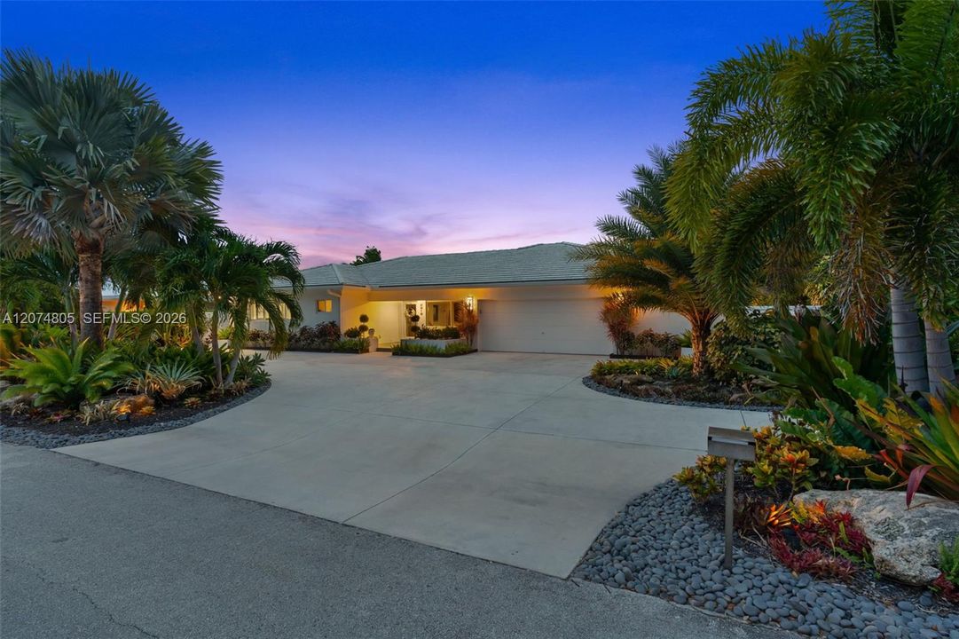 For Sale: $3,390,000 (3 beds, 2 baths, 2390 Square Feet)