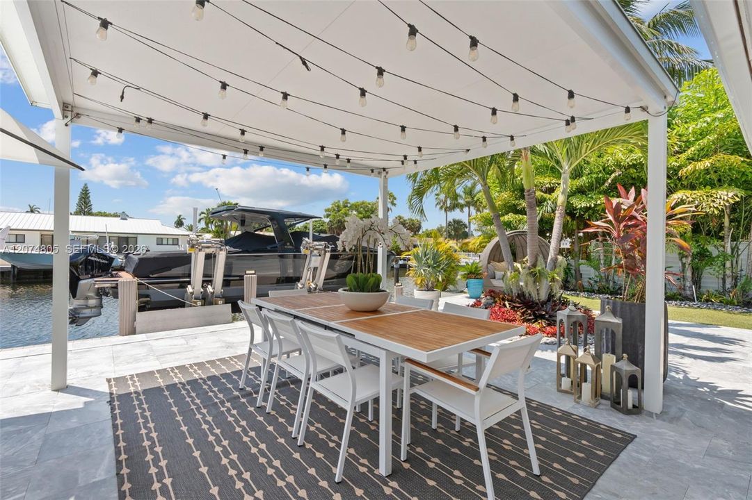 For Sale: $3,390,000 (3 beds, 2 baths, 2390 Square Feet)
