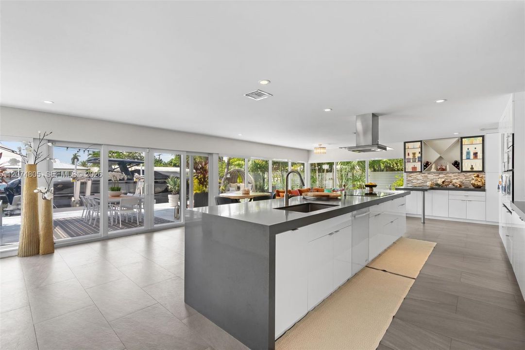For Sale: $3,390,000 (3 beds, 2 baths, 2390 Square Feet)