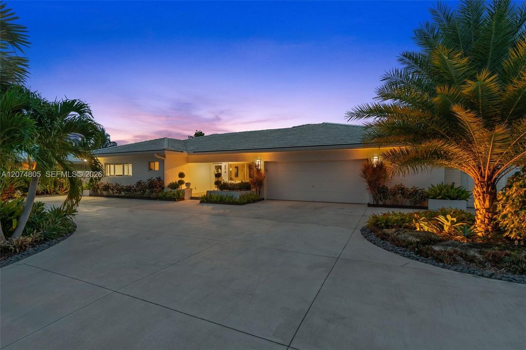 For Sale: $3,390,000 (3 beds, 2 baths, 2390 Square Feet)