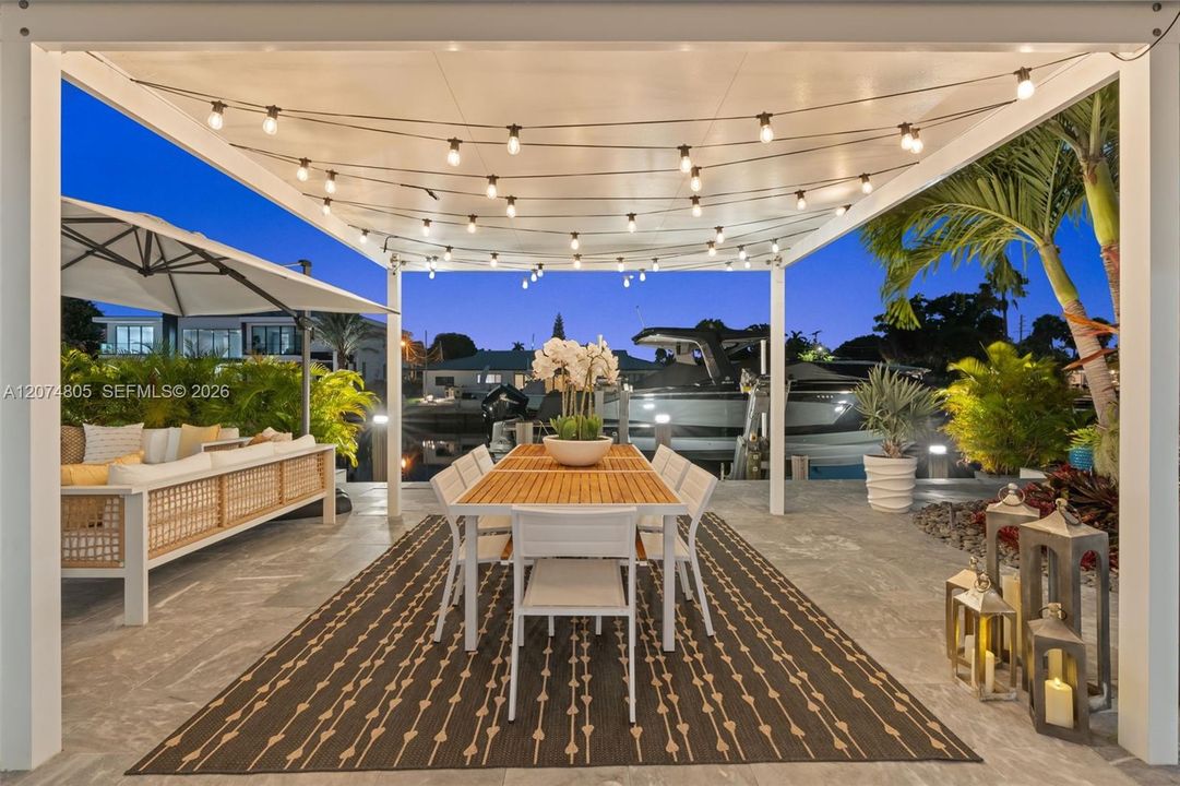 For Sale: $3,390,000 (3 beds, 2 baths, 2390 Square Feet)