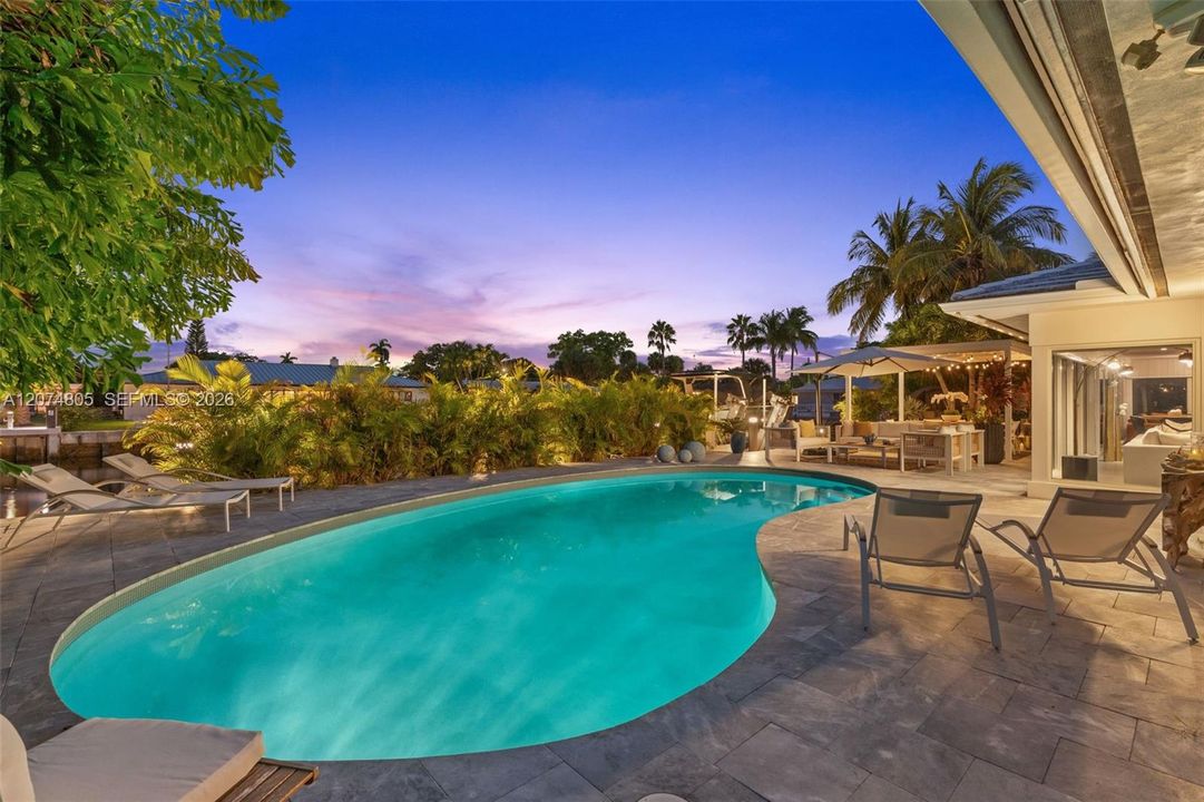 For Sale: $3,390,000 (3 beds, 2 baths, 2390 Square Feet)