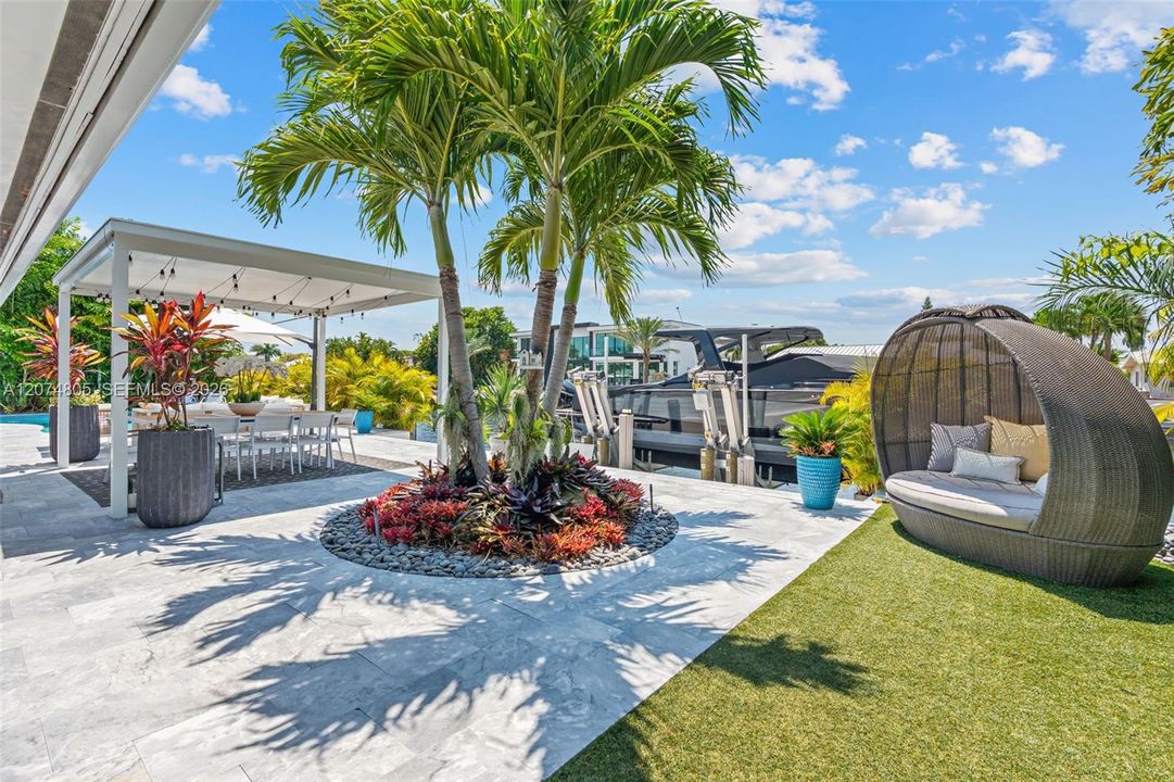 For Sale: $3,390,000 (3 beds, 2 baths, 2390 Square Feet)