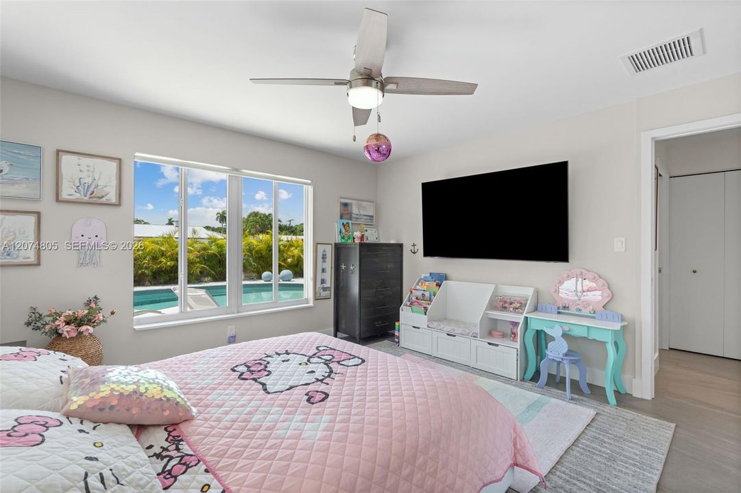 For Sale: $3,390,000 (3 beds, 2 baths, 2390 Square Feet)